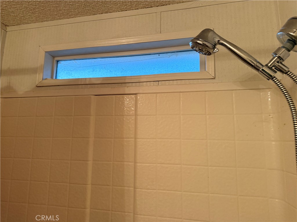 https://media.crmls.org/medias/02e4153d-38c8-4e72-aa5d-f105cf05b196.jpg?preset=X-Large