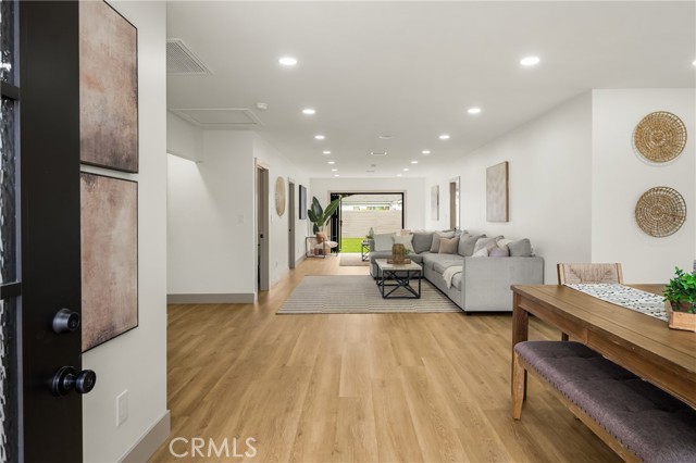 5161 E 27th Street, Long Beach CA: https://media.crmls.org/medias/02e41d95-79c1-4eb3-adab-4e4a6277c9f4.jpg