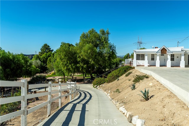 10161 Foothill Boulevard, Sylmar CA: https://media.crmls.org/medias/02e4672d-5f51-4d85-a112-fc0f04464c97.jpg