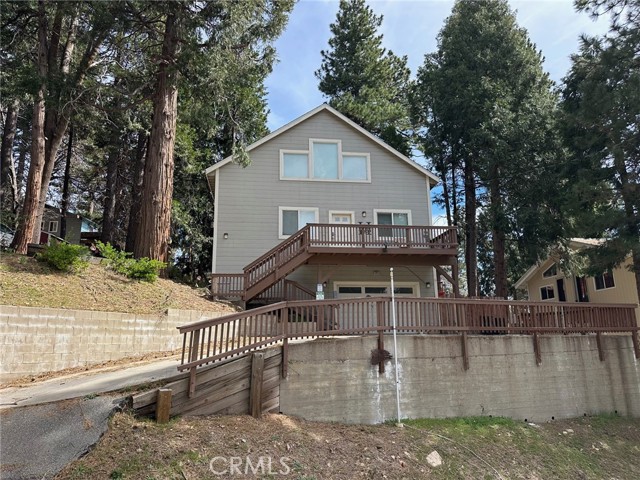 Detail Gallery Image 2 of 34 For 2551 Rim of the World Dr, Running Springs,  CA 92382 - 3 Beds | 2 Baths