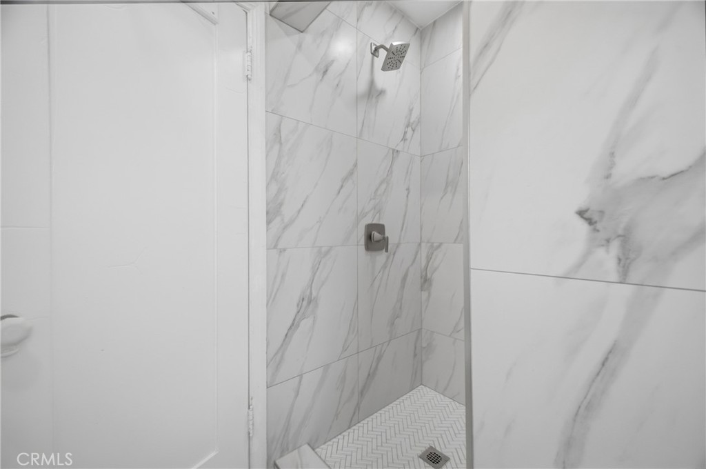 https://media.crmls.org/medias/02e61aec-f9e4-4b16-9760-74655ac53f8b.jpg?preset=X-Large