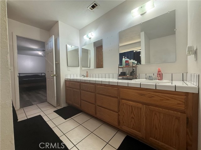 22665 Little Beaver, Apple Valley CA: https://media.crmls.org/medias/02e7cfa5-7535-4344-8e17-d8b3abb0aefb.jpg
