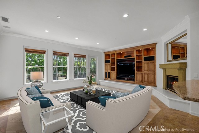 6 Boardwalk, Newport Beach CA: https://media.crmls.org/medias/02e91831-77a6-4a20-9136-0915ca02b0c4.jpg