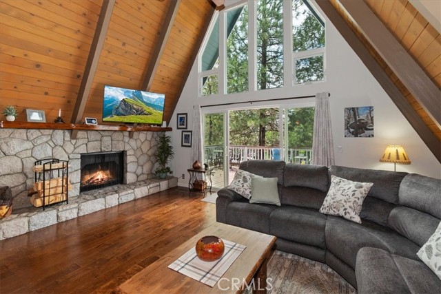 Detail Gallery Image 7 of 41 For 795 Bishorn, Lake Arrowhead,  CA 92352 - 3 Beds | 3 Baths