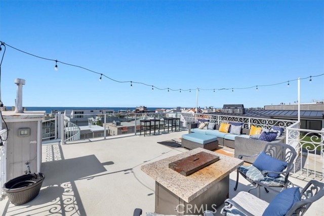 304 Manhattan Avenue, Hermosa Beach, California 90254, 2 Bedrooms Bedrooms, ,1 BathroomBathrooms,Residential,Sold,Manhattan,SB23188976