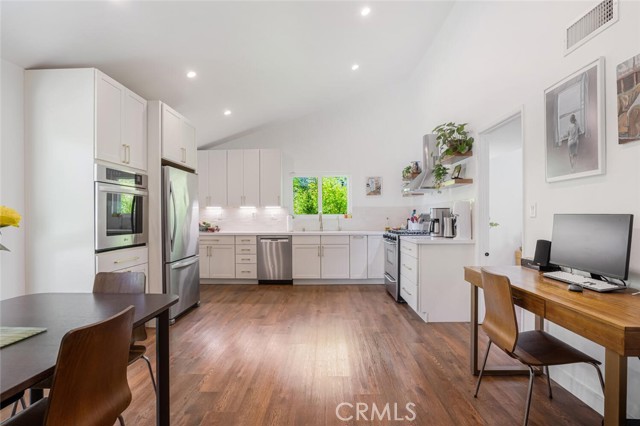 24101 Philiprimm Street, Woodland Hills CA: https://media.crmls.org/medias/02eaecd9-a41a-4c65-9252-0a02891672bb.jpg