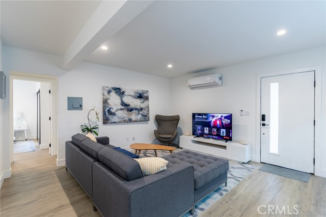 Detail Gallery Image 4 of 10 For 350 Hermosa Ave #8,  Hermosa Beach,  CA 90254 - 1 Beds | 1 Baths