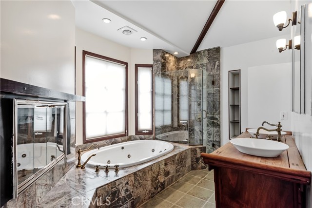 3300 Maple Avenue, Manhattan Beach, California 90266, 3 Bedrooms Bedrooms, ,2 BathroomsBathrooms,Residential,Sold,Maple,SB24120041