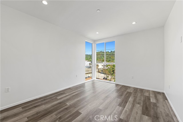 7064 Greeley St, Tujunga CA: https://media.crmls.org/medias/02ec5730-7917-4ec2-a130-f7be7a998dde.jpg