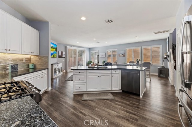 Detail Gallery Image 3 of 53 For 15699 Slowik Ct, Fontana,  CA 92336 - 4 Beds | 3/1 Baths