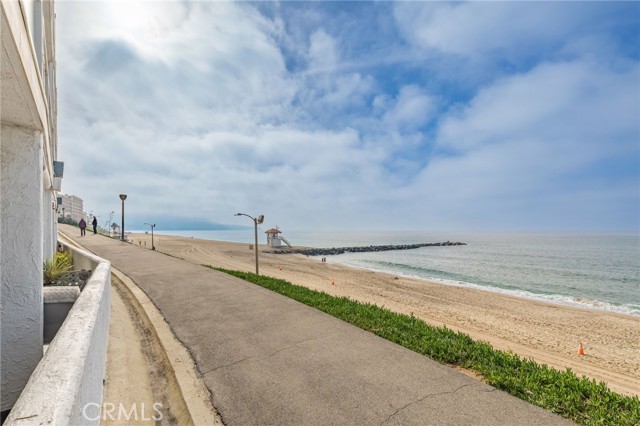 615 Esplanade, Redondo Beach, California 90277, 1 Bedroom Bedrooms, ,1 BathroomBathrooms,Residential,Sold,Esplanade,SB24010074