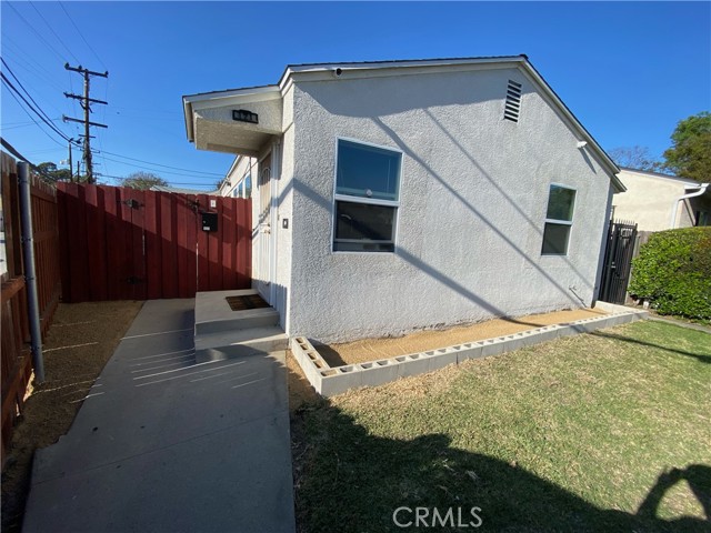 121 E Bort Street, Long Beach CA: https://media.crmls.org/medias/02eef69b-beb3-44d3-a0b9-202d987bd37e.jpg