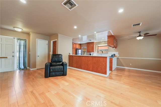 22440 Schoolcraft St., West Hills CA: https://media.crmls.org/medias/02eff919-bd1e-44fb-bff4-d5eaf347d1e6.jpg