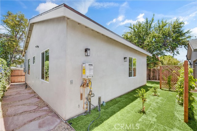 6316 Babcock Avenue, Valley Glen CA: https://media.crmls.org/medias/02f1b216-2d83-4c01-a7ac-50d68e72d467.jpg