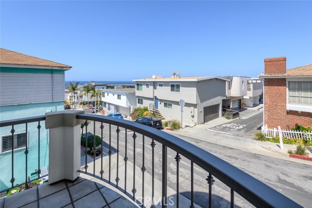 Detail Gallery Image 34 of 53 For 216 23rd St, Manhattan Beach,  CA 90266 - 4 Beds | 3 Baths