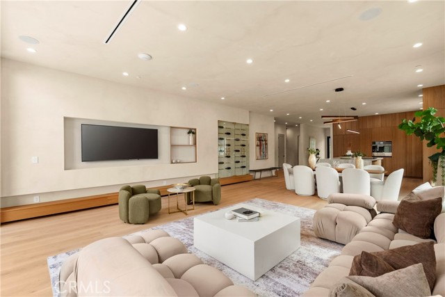 Detail Gallery Image 23 of 58 For 5525 Carpenter Ave, Valley Village,  CA 91607 - 5 Beds | 6/1 Baths