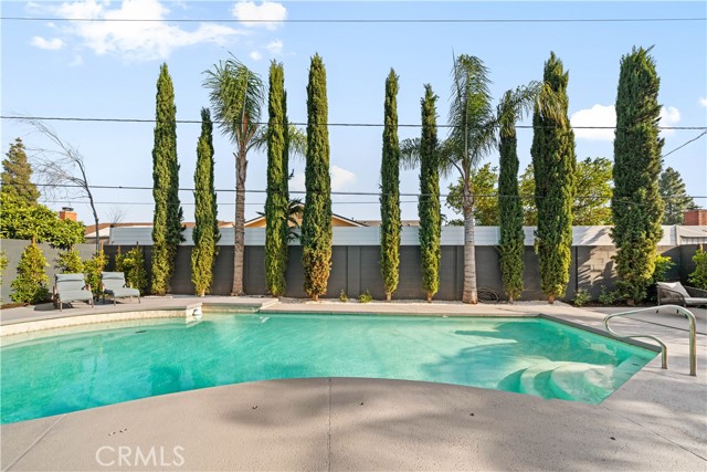 553 Sturgeon Drive, Costa Mesa CA: https://media.crmls.org/medias/02f3e95e-dbaa-46ef-b5bd-118fa54f18ec.jpg