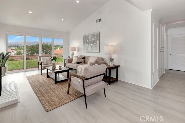 27781 Higuera, Mission Viejo CA: https://media.crmls.org/medias/02f41390-57b1-453e-89bc-1a7cda7d571a.jpg