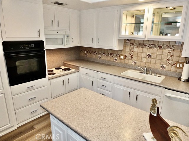 Detail Gallery Image 3 of 53 For 1560 Homewood Rd #114-L,  Seal Beach,  CA 90740 - 2 Beds | 2 Baths
