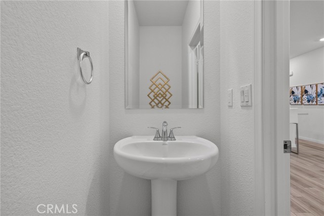3981 E Huntington Street, Ontario CA: https://media.crmls.org/medias/02f68d0b-4c65-48d3-b23e-1247c0f09c71.jpg