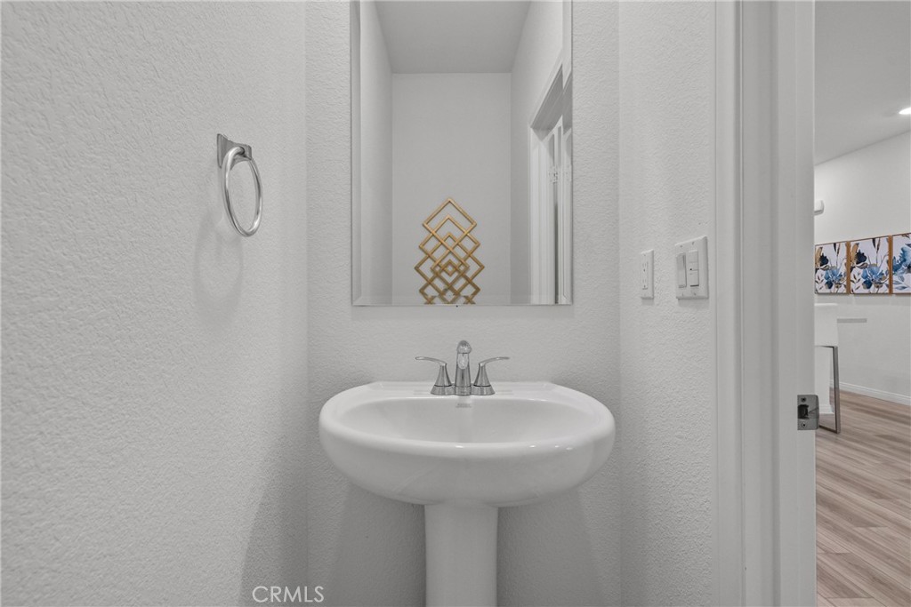 https://media.crmls.org/medias/02f68d0b-4c65-48d3-b23e-1247c0f09c71.jpg?preset=X-Large