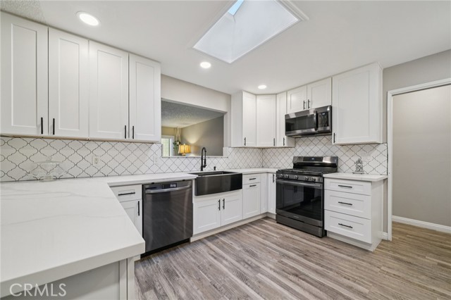 Detail Gallery Image 5 of 22 For 26408 Naomi Dr, Hemet,  CA 92544 - 4 Beds | 2 Baths