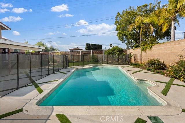 Detail Gallery Image 33 of 38 For 14012 Gershon Pl, Santa Ana,  CA 92705 - 3 Beds | 3 Baths