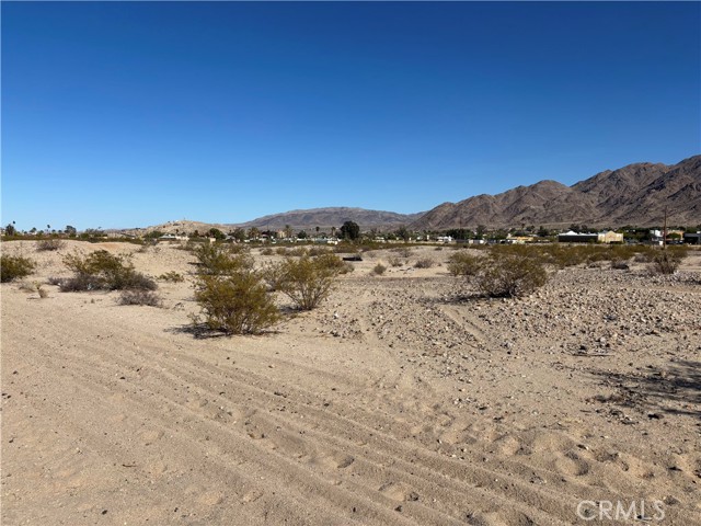1 Morongo Road, 29 Palms CA: https://media.crmls.org/medias/02f782c7-327b-44a1-b448-9e0bdb81f6ae.jpg