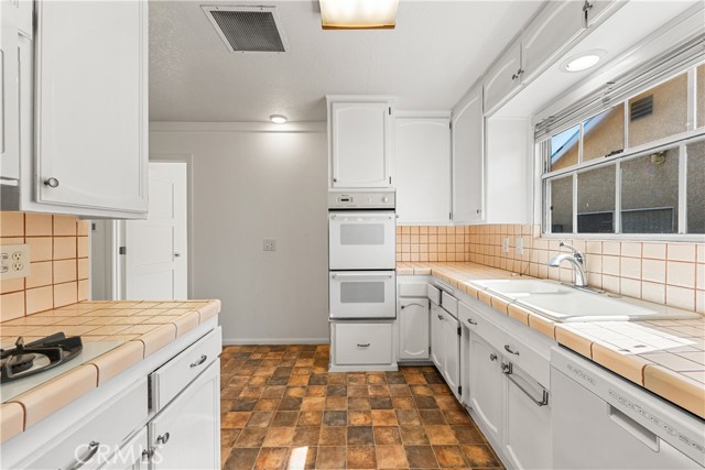 Detail Gallery Image 18 of 42 For 2137 Ostrom, Long Beach,  CA 90815 - 3 Beds | 2 Baths