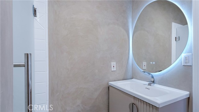 Detail Gallery Image 34 of 43 For 20923 De La Guerra St, Woodland Hills,  CA 91364 - 3 Beds | 2/1 Baths