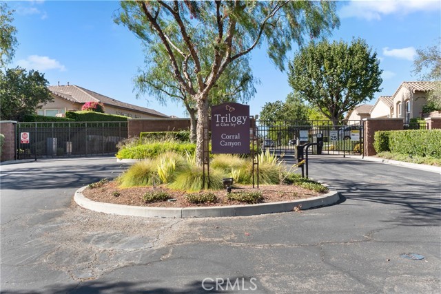9389 Robinson Ln, Corona CA: https://media.crmls.org/medias/02f907a9-4617-45b5-94c7-8a3a32f4d453.jpg