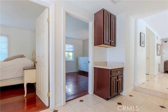 Detail Gallery Image 6 of 47 For 10116 Viking, Northridge,  CA 91324 - 3 Beds | 2 Baths