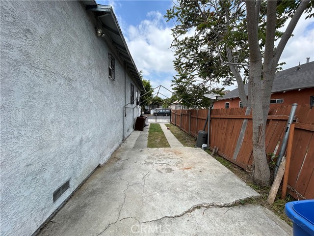 Detail Gallery Image 4 of 21 For 1260 E 49th St, Los Angeles,  CA 90011 - – Beds | – Baths