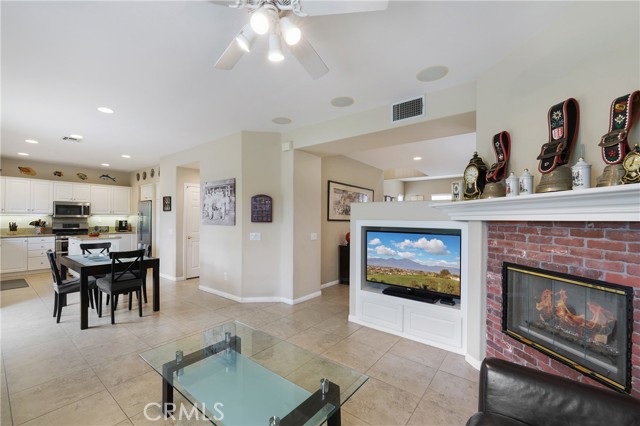 13 Arborside Way, Mission Viejo CA: https://media.crmls.org/medias/02fba59b-8cf9-4b02-a962-15427408fa56.jpg
