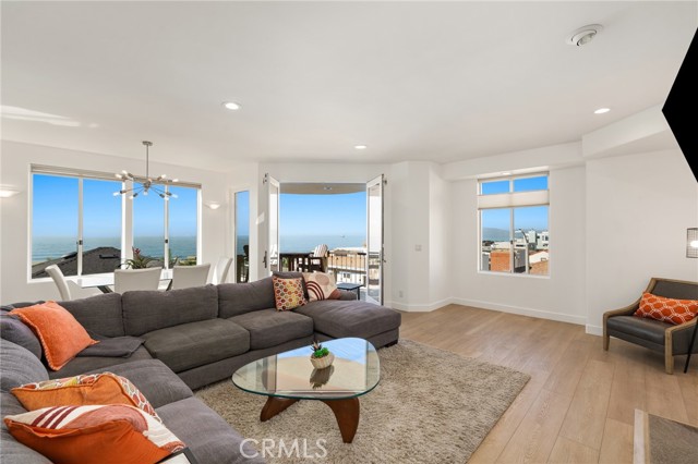 Detail Gallery Image 15 of 53 For 216 23rd St, Manhattan Beach,  CA 90266 - 4 Beds | 3 Baths