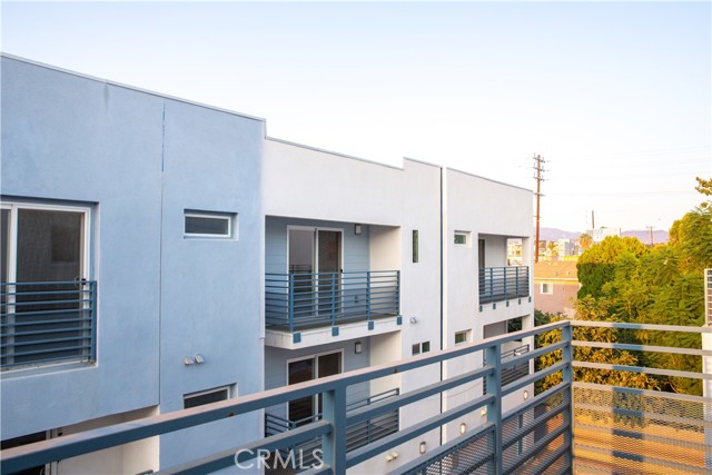 Detail Gallery Image 13 of 16 For 14614 Vanowen, Van Nuys,  CA 91405 - 4 Beds | 5 Baths