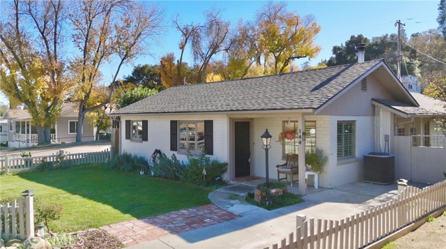 144 12th Street, Paso Robles CA: https://media.crmls.org/medias/02fd7e39-f2ae-4e50-9dcb-561547075ed4.jpg
