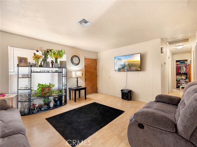 Detail Gallery Image 12 of 29 For 2013 Rushmore, Barstow,  CA 92311 - 3 Beds | 1/1 Baths