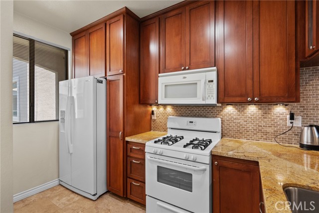 555 Maine Avenue, Long Beach CA: https://media.crmls.org/medias/02ff43cc-9b9e-4e0f-bfff-87ceeb93c0db.jpg