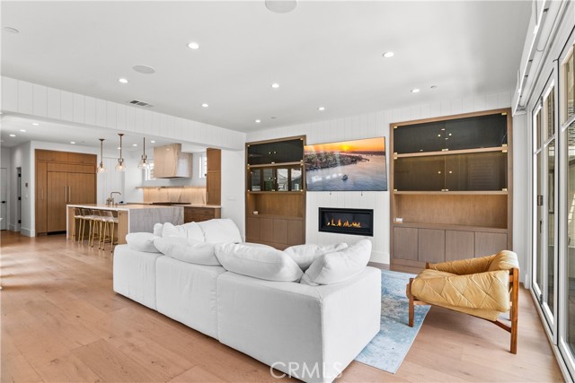 Detail Gallery Image 7 of 36 For 211 Topaz Ave, Newport Beach,  CA 92662 - 3 Beds | 3/1 Baths