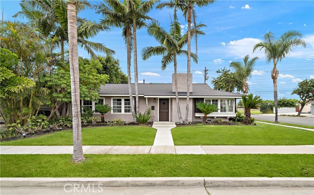 17327 Santa Lucia Street, Fountain Valley CA: https://media.crmls.org/medias/02ffe465-5c52-4318-8d4b-81d913a0cf29.jpg