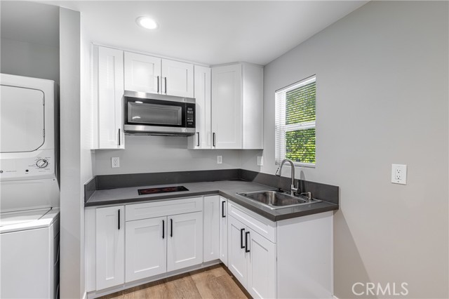 Detail Gallery Image 6 of 15 For 16440 Donmetz St, Granada Hills,  CA 91344 - 1 Beds | 1 Baths