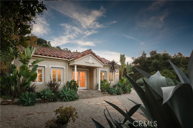 21149 Entrada Road, Topanga CA: https://media.crmls.org/medias/03007fa1-5e2c-4ccb-b46e-f7fad988f74e.jpg
