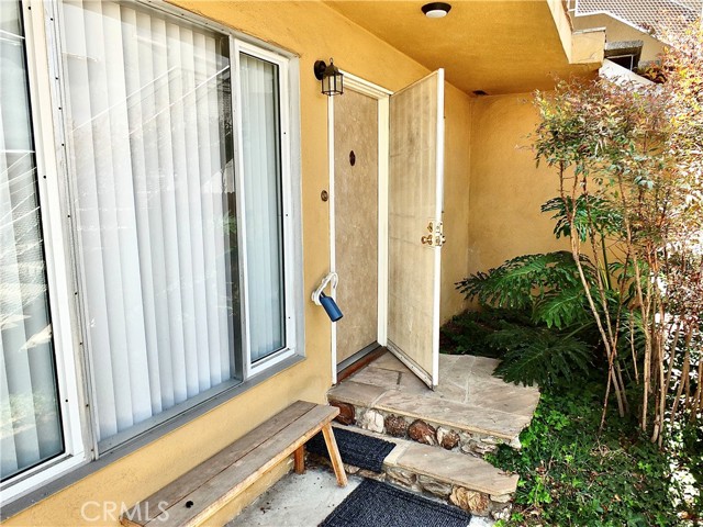 1724 E 1st Street, Long Beach CA: https://media.crmls.org/medias/0300a030-0d5f-4821-9854-abd6c53022a8.jpg