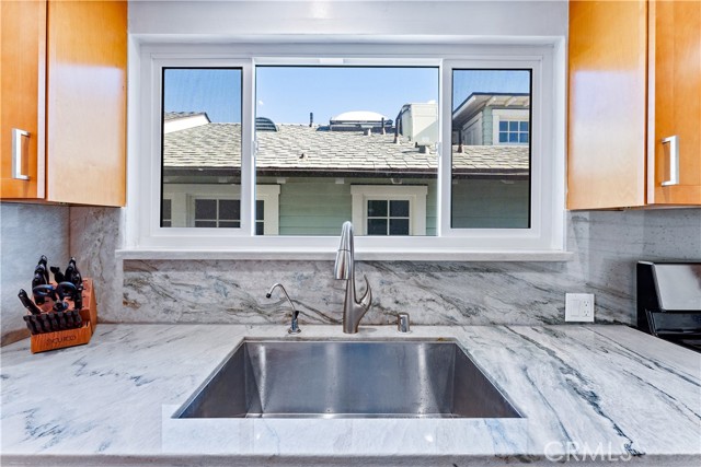 Detail Gallery Image 52 of 66 For 400 17th St, Manhattan Beach,  CA 90266 - 4 Beds | 2 Baths