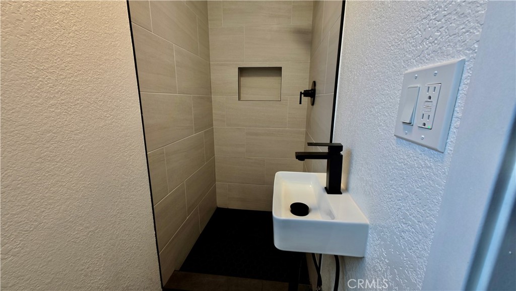 https://media.crmls.org/medias/0301d01a-68ca-4d25-84f1-aadd9032fb74.jpg?preset=X-Large