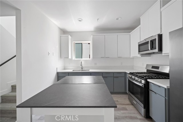 532 W Vernon Avenue, Los Angeles CA: https://media.crmls.org/medias/030200a3-aab3-4202-98ba-7a60c65c9bd3.jpg