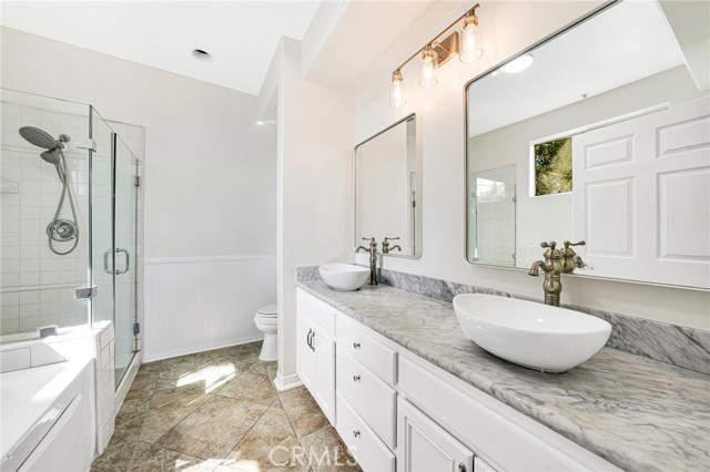 Detail Gallery Image 14 of 23 For 10824 Bloomfield St #108,  Toluca Lake,  CA 91602 - 2 Beds | 2 Baths