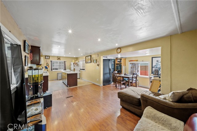 17333 Valley Boulevard, Fontana CA: https://media.crmls.org/medias/03050af2-f995-43b8-80a1-82e15e9d6a66.jpg