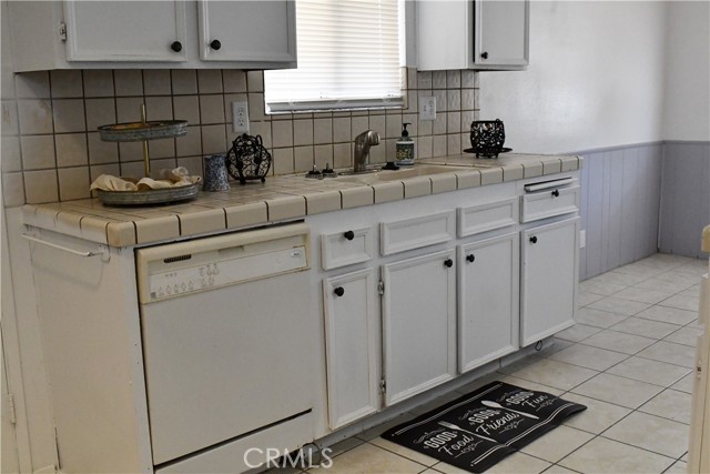 1956 Calle Arboleda, Hemet CA: https://media.crmls.org/medias/03052204-ae9e-41f4-8370-d4c743a1664a.jpg